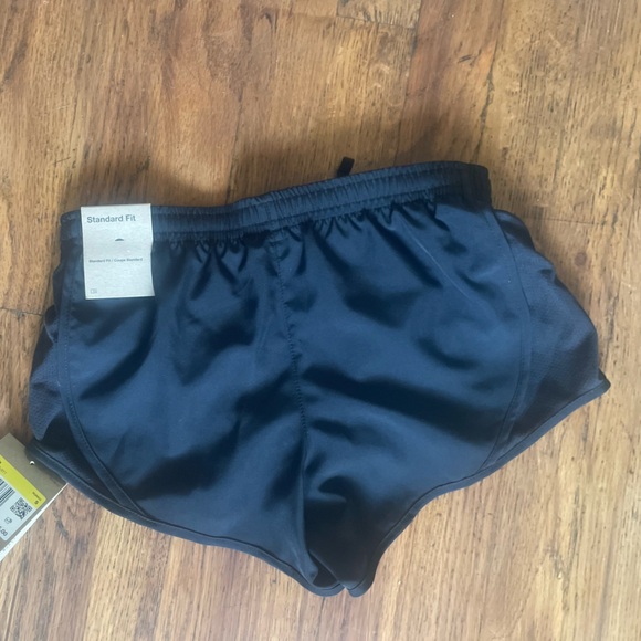 NWT Girls Black Nike Running Shorts Sz Small - Picture 4 of 4